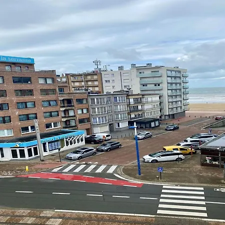 Cozy With A Top Location Apartament Koksijde